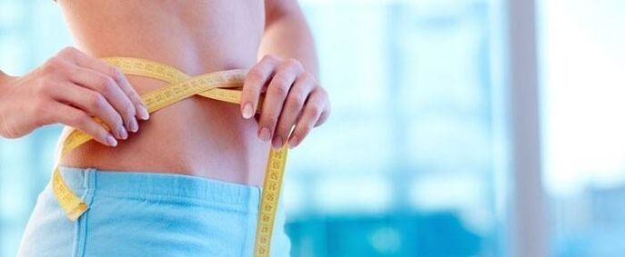Messung des Volumens des verlorenen Gewichts mit Hilfe spezieller Bauchübungen